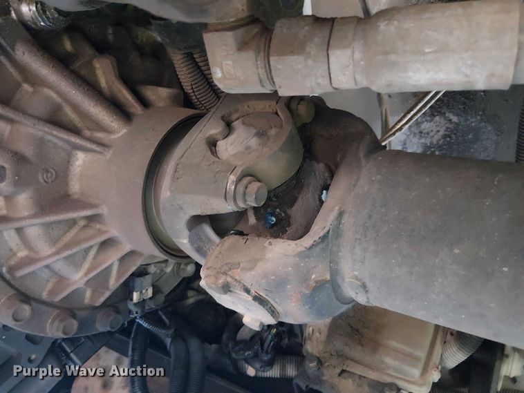 image for item EE1475 2011 Peterbilt 337 fuel / lube truck