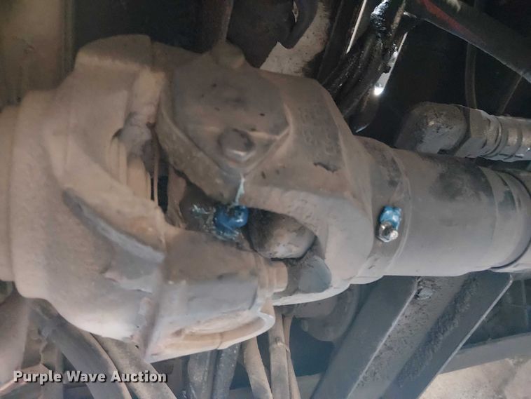 image for item EE1475 2011 Peterbilt 337 fuel / lube truck