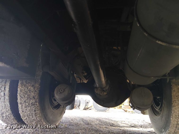image for item EE1475 2011 Peterbilt 337 fuel / lube truck