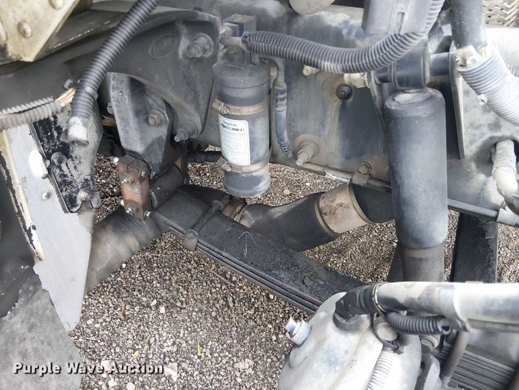 image for item EE1475 2011 Peterbilt 337 fuel / lube truck