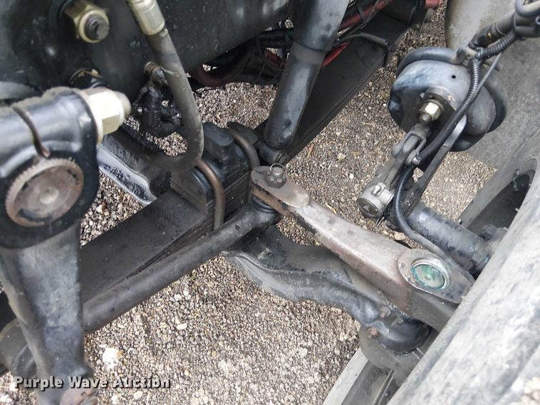 image for item EE1475 2011 Peterbilt 337 fuel / lube truck