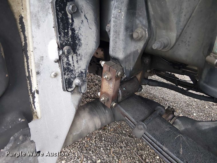 image for item EE1475 2011 Peterbilt 337 fuel / lube truck