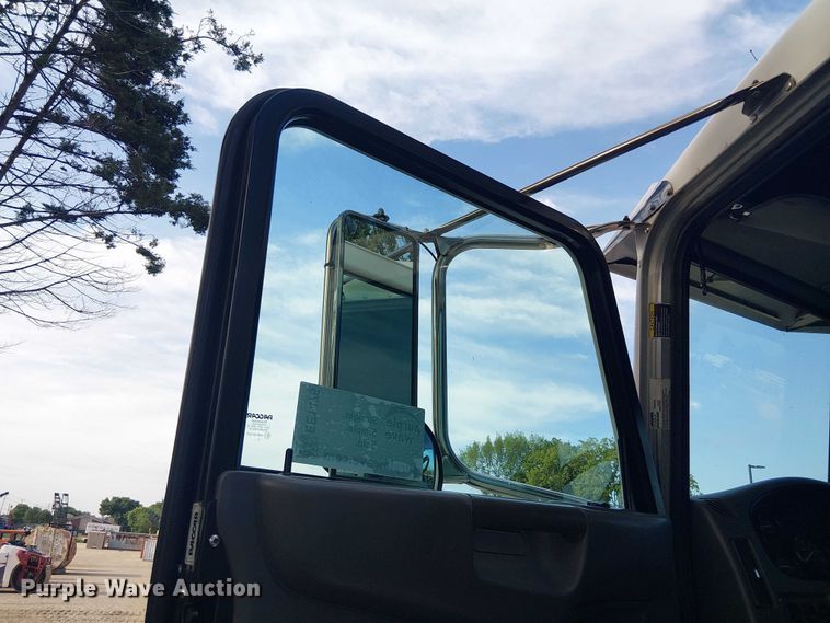 image for item EE1475 2011 Peterbilt 337 fuel / lube truck