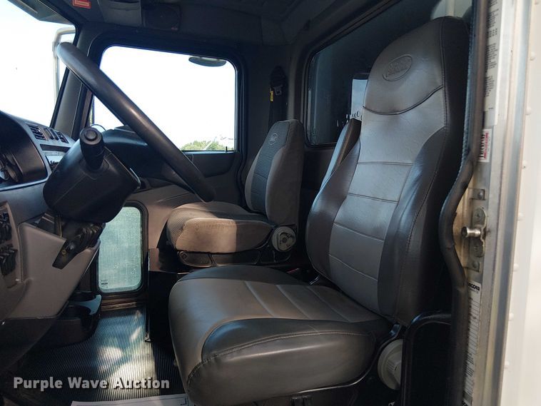 image for item EE1475 2011 Peterbilt 337 fuel / lube truck