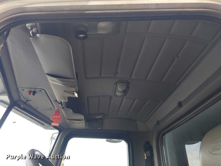 image for item EE1475 2011 Peterbilt 337 fuel / lube truck