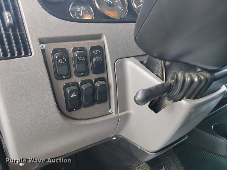 image for item EE1475 2011 Peterbilt 337 fuel / lube truck