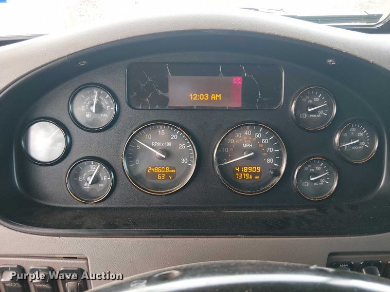 image for item EE1475 2011 Peterbilt 337 fuel / lube truck