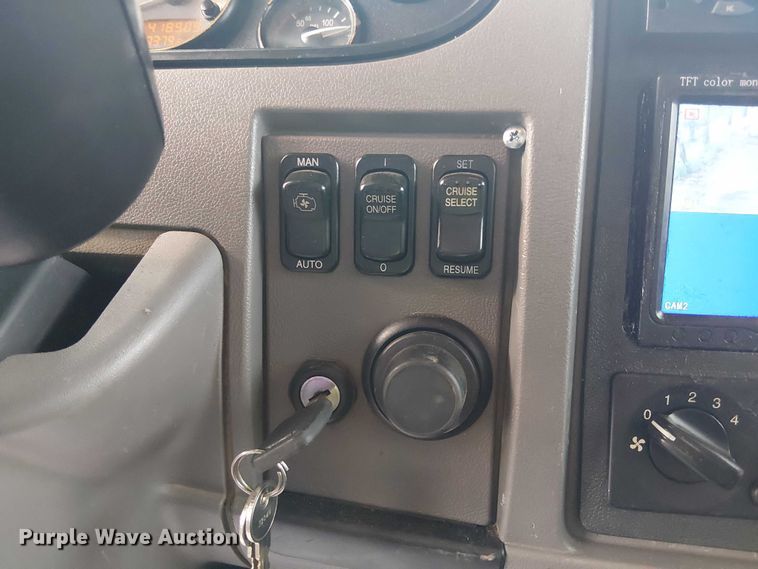 image for item EE1475 2011 Peterbilt 337 fuel / lube truck
