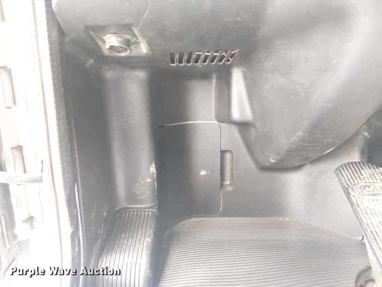 image for item EE1475 2011 Peterbilt 337 fuel / lube truck