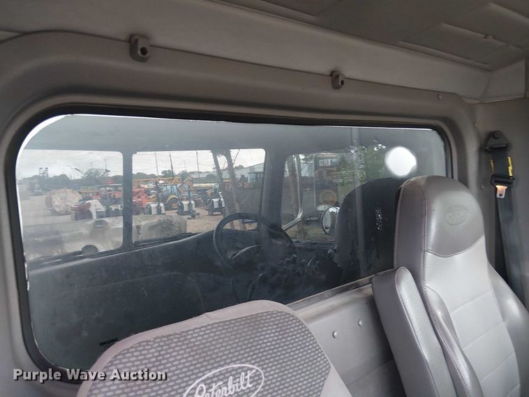 image for item EE1475 2011 Peterbilt 337 fuel / lube truck