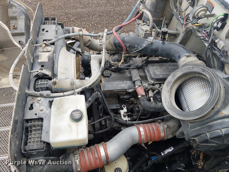 image for item EE1475 2011 Peterbilt 337 fuel / lube truck