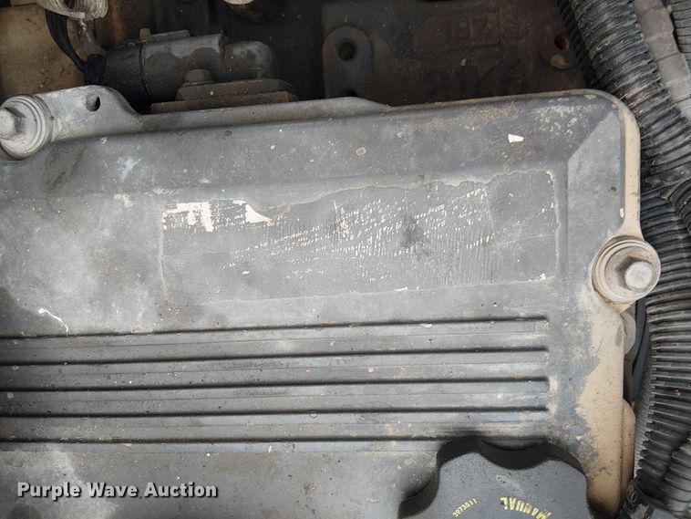 image for item EE1475 2011 Peterbilt 337 fuel / lube truck