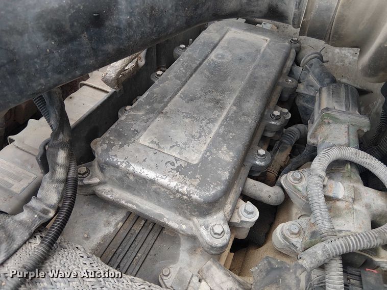 image for item EE1475 2011 Peterbilt 337 fuel / lube truck