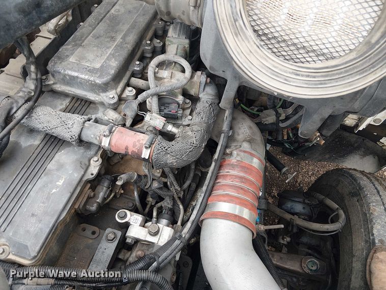 image for item EE1475 2011 Peterbilt 337 fuel / lube truck