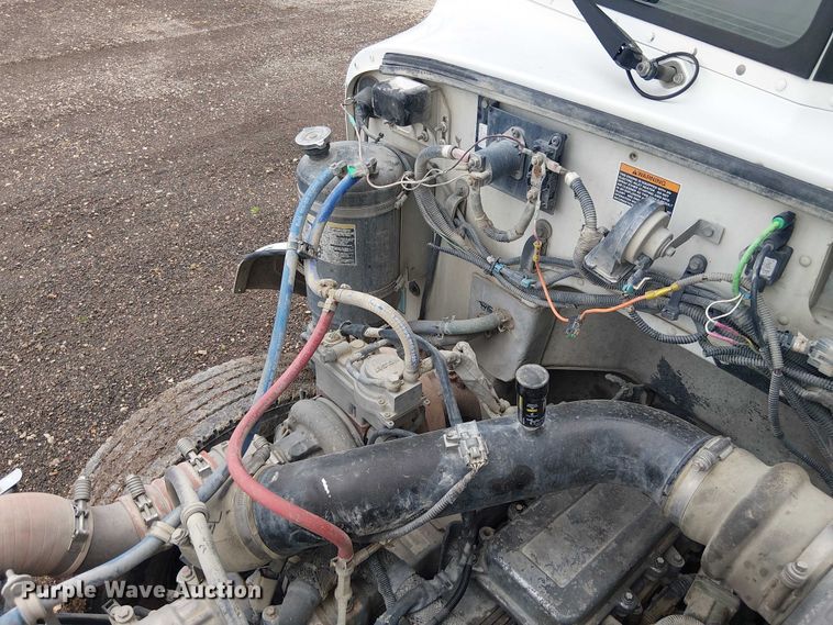 image for item EE1475 2011 Peterbilt 337 fuel / lube truck