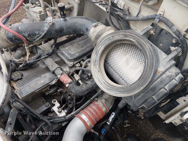 image for item EE1475 2011 Peterbilt 337 fuel / lube truck