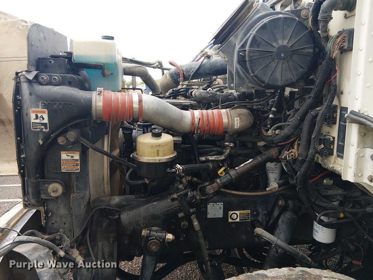 image for item EE1475 2011 Peterbilt 337 fuel / lube truck