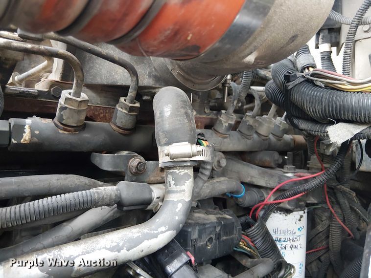 image for item EE1475 2011 Peterbilt 337 fuel / lube truck