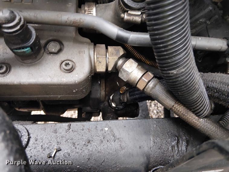 image for item EE1475 2011 Peterbilt 337 fuel / lube truck