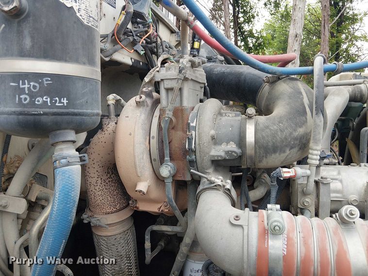 image for item EE1475 2011 Peterbilt 337 fuel / lube truck