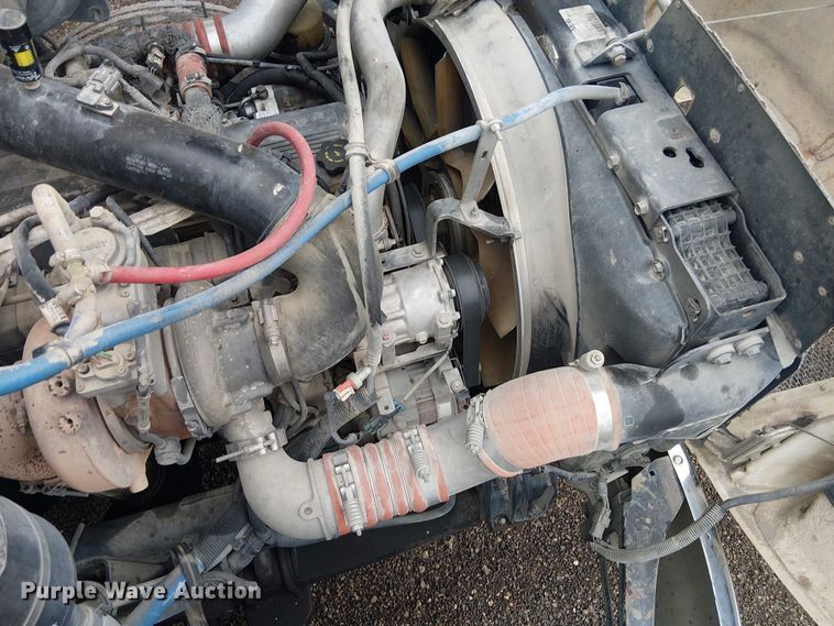 image for item EE1475 2011 Peterbilt 337 fuel / lube truck