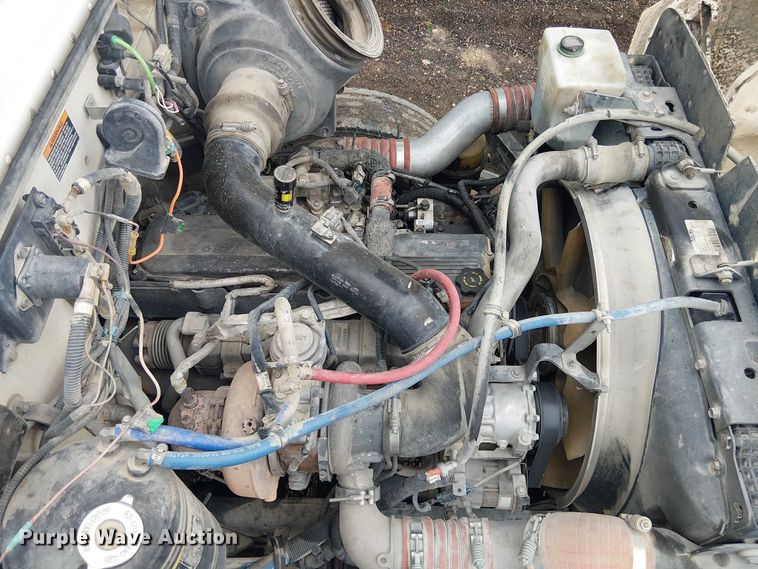 image for item EE1475 2011 Peterbilt 337 fuel / lube truck