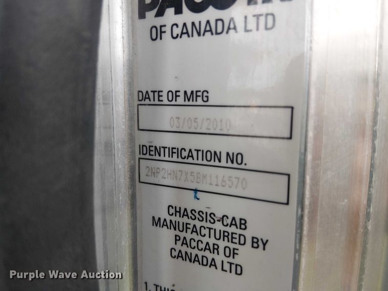 image for item EE1475 2011 Peterbilt 337 fuel / lube truck