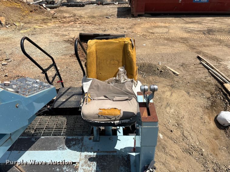 image for item EF1152 Blaw-Knox PF4410 paver