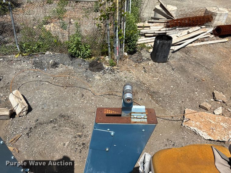 image for item EF1152 Blaw-Knox PF4410 paver