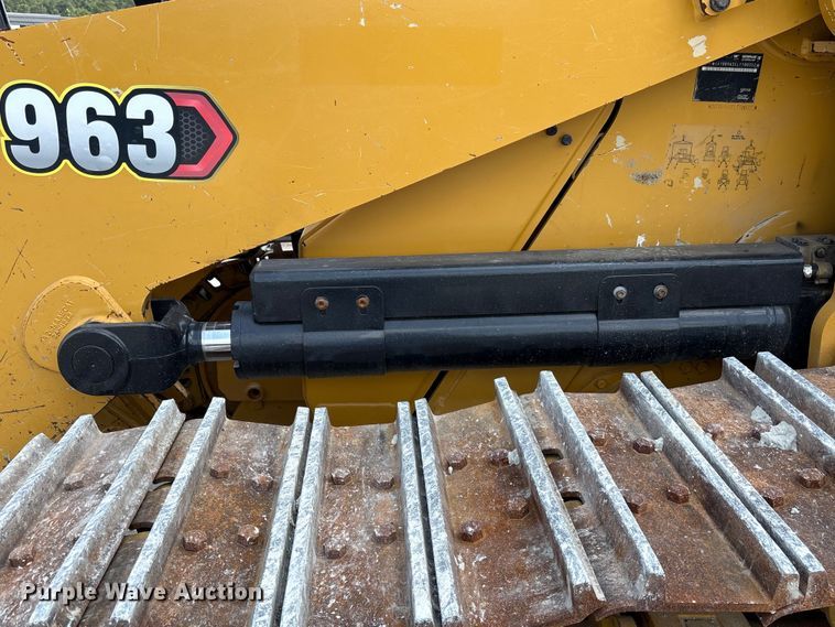 image for item EF1165 2021 Caterpillar 963 track loader