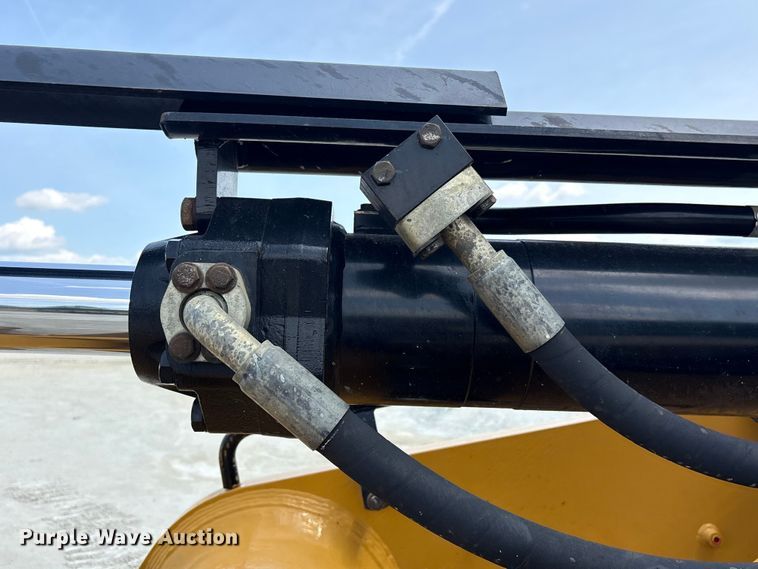 image for item EF1165 2021 Caterpillar 963 track loader