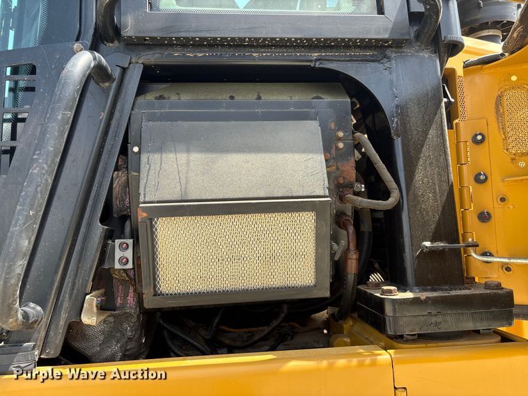 image for item EF1165 2021 Caterpillar 963 track loader