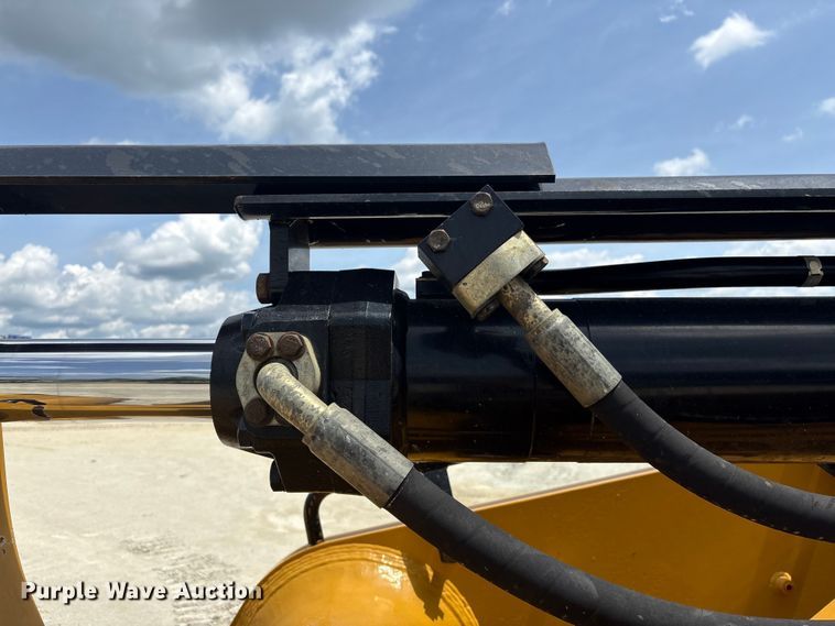 image for item EF1165 2021 Caterpillar 963 track loader