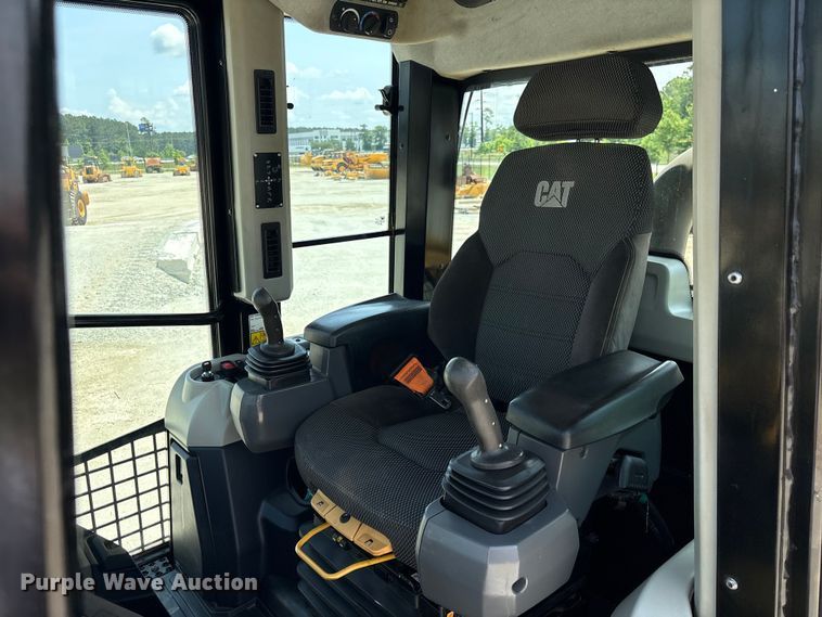 image for item EF1165 2021 Caterpillar 963 track loader