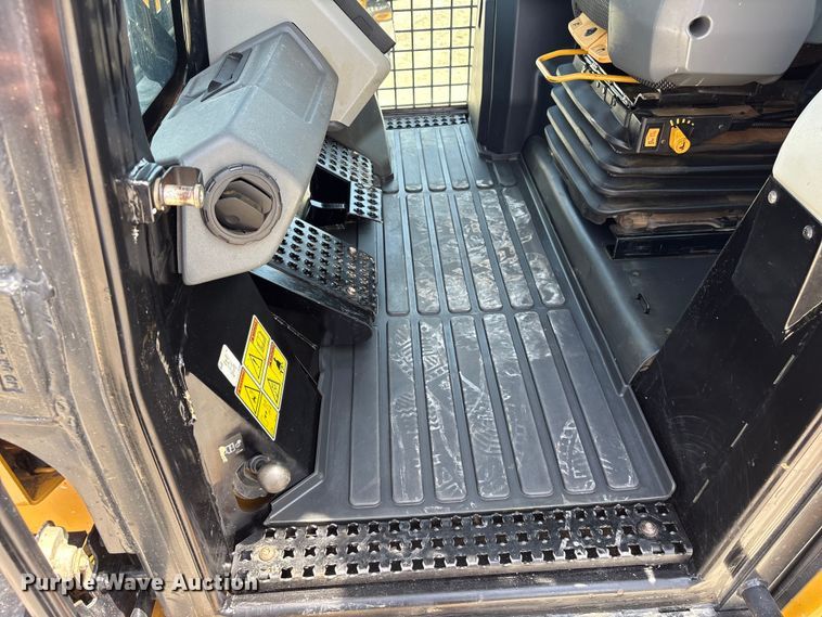 image for item EF1165 2021 Caterpillar 963 track loader