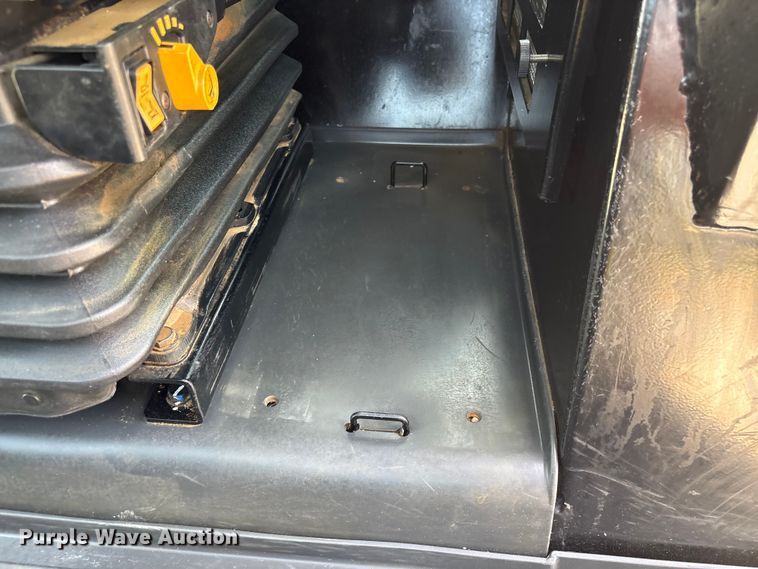 image for item EF1165 2021 Caterpillar 963 track loader