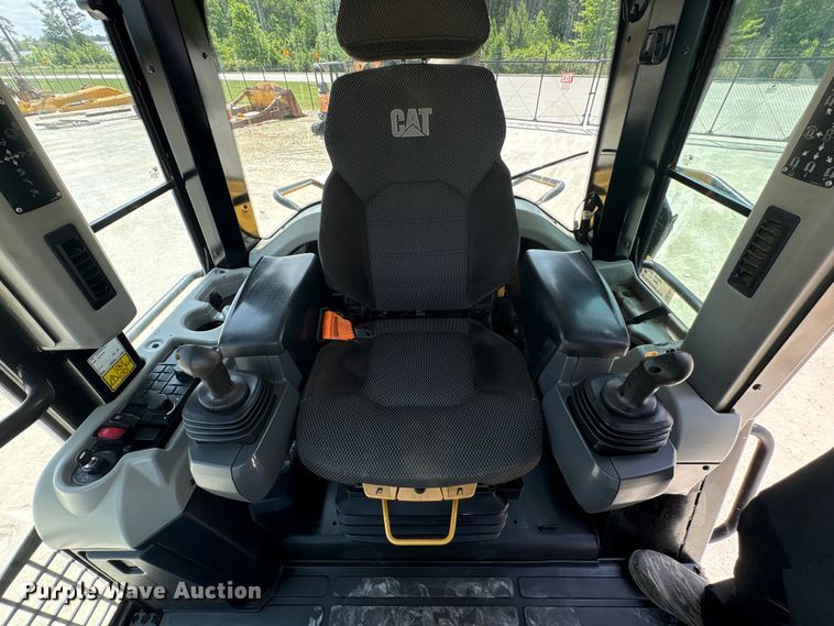 image for item EF1165 2021 Caterpillar 963 track loader