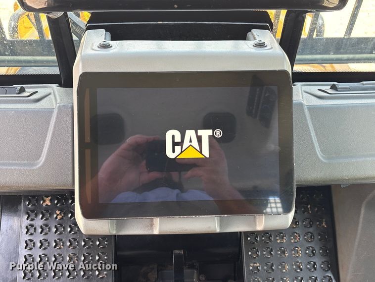 image for item EF1165 2021 Caterpillar 963 track loader