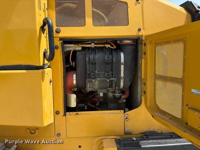 image for item EF1165 2021 Caterpillar 963 track loader