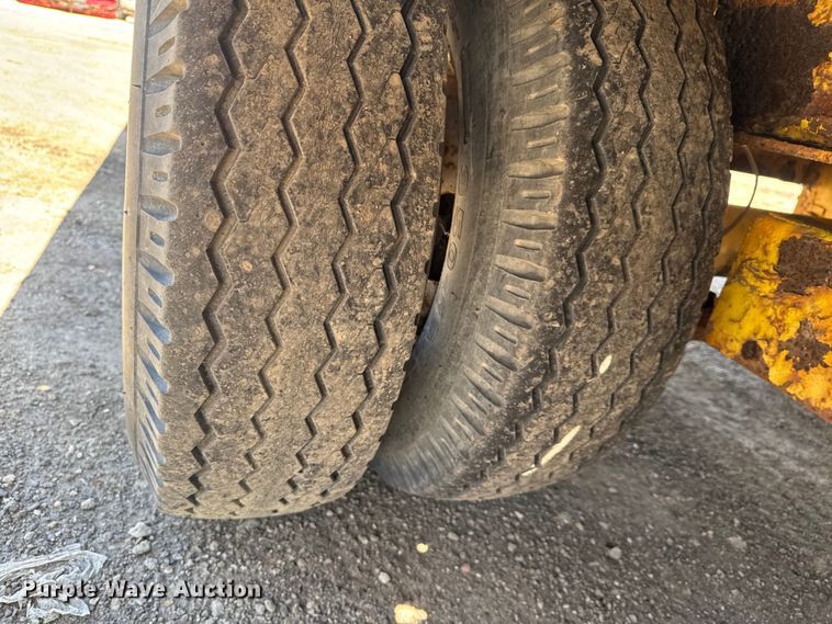 image for item EF2465 1995 Dynaweld equipment trailer