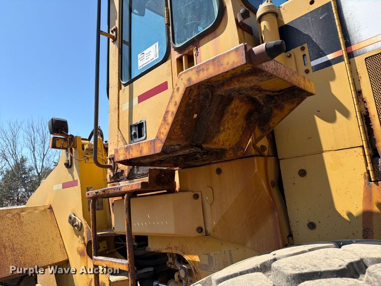 image for item EF2466 1993 Caterpillar 936F wheel loader