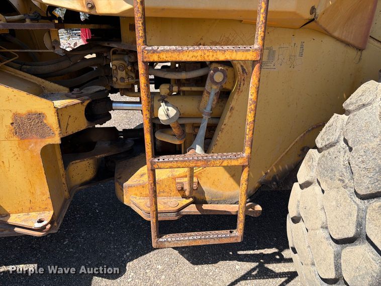 image for item EF2466 1993 Caterpillar 936F wheel loader