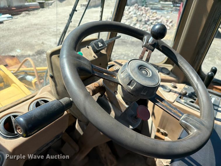 image for item EF2466 1993 Caterpillar 936F wheel loader