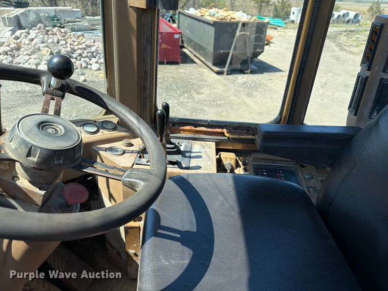 image for item EF2466 1993 Caterpillar 936F wheel loader