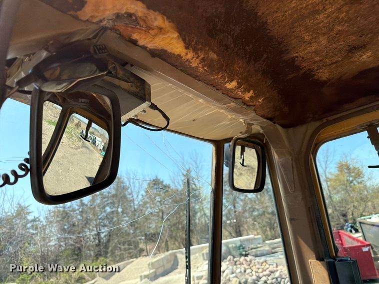 image for item EF2466 1993 Caterpillar 936F wheel loader