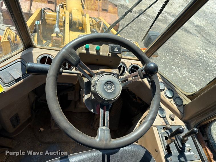 image for item EF2466 1993 Caterpillar 936F wheel loader