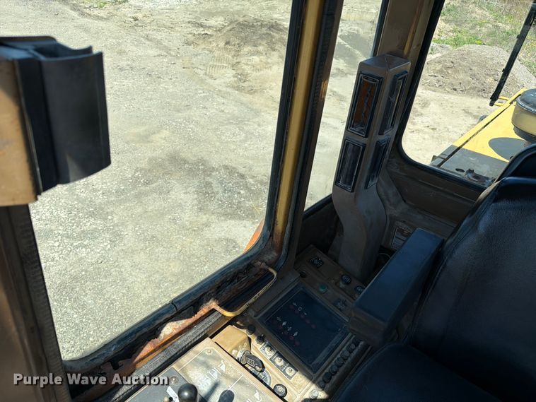 image for item EF2466 1993 Caterpillar 936F wheel loader