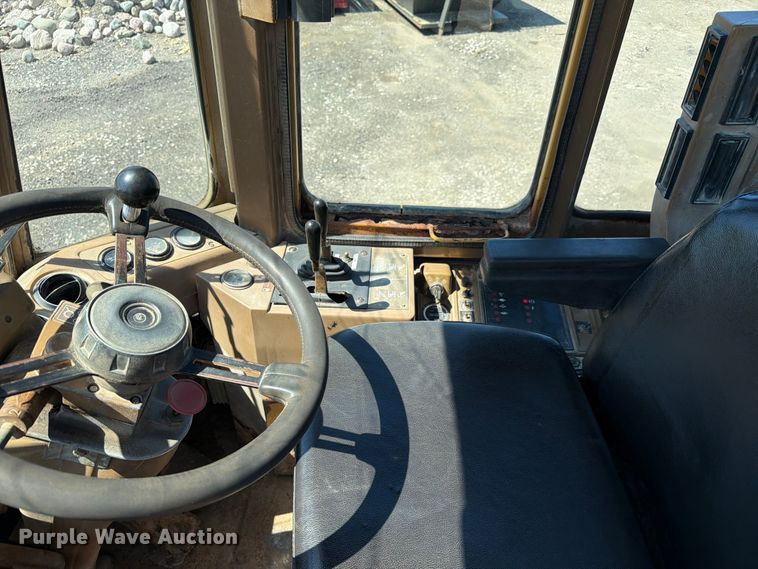 image for item EF2466 1993 Caterpillar 936F wheel loader