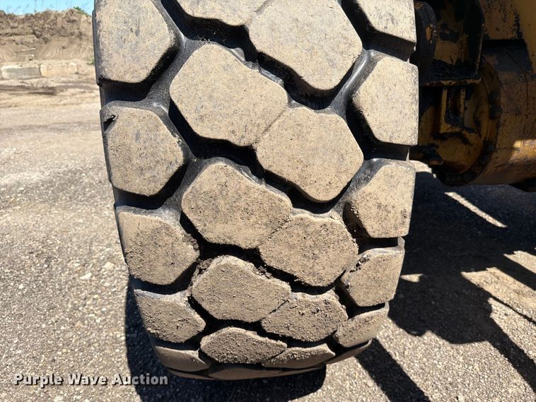 image for item EF2466 1993 Caterpillar 936F wheel loader