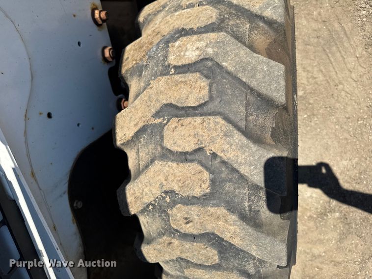 image for item EF2467 2018 Bobcat S740 skid steer loader